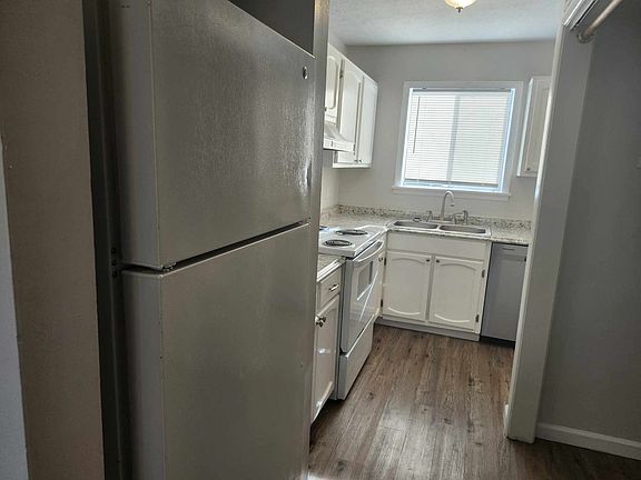 3rd image of 2605 Redwood St #C
