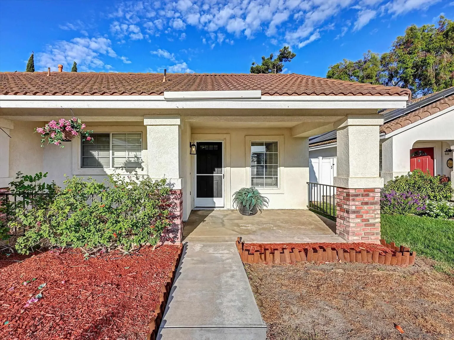3 bed, 2.0 bath, 1318 sqft, $4,400 — Photo 3