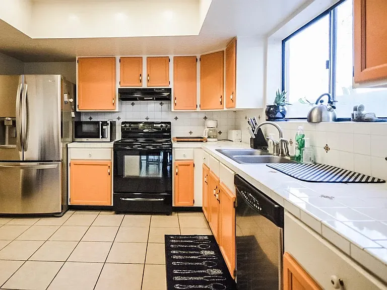 1528 E Allen Rd — Photo 15