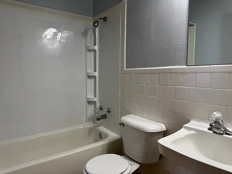 College Park Apartments — Photo 33