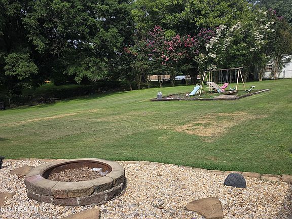 4th image of 1283 Laurel Rd