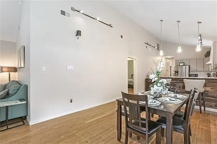 3 bed, 1440 sqft, $3,900 — Photo 3