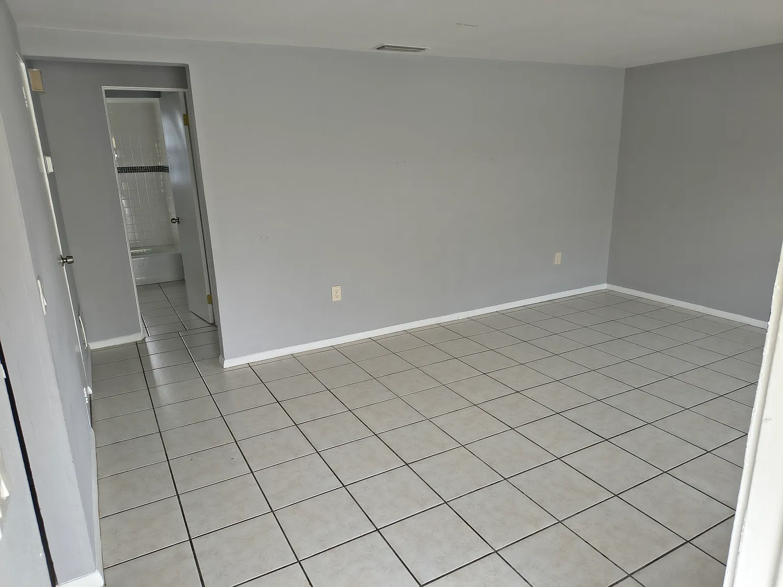 2 bed, 1100 sqft, $2,400 — Photo 2