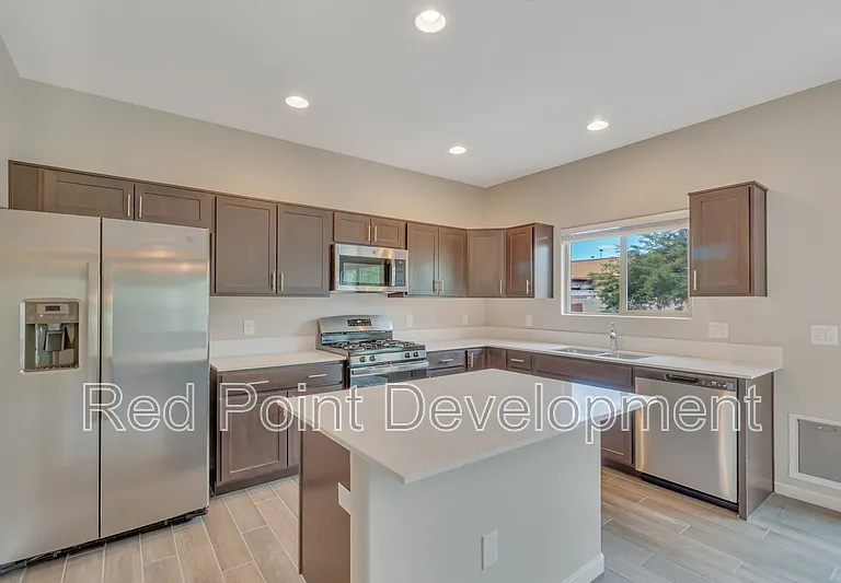 3752 W Goshen Dr — Photo 1
