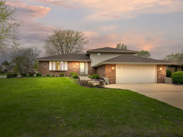 301 Greenfield Rd, Shorewood, IL 60404
