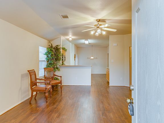 4th image of 4023 Houston Dr