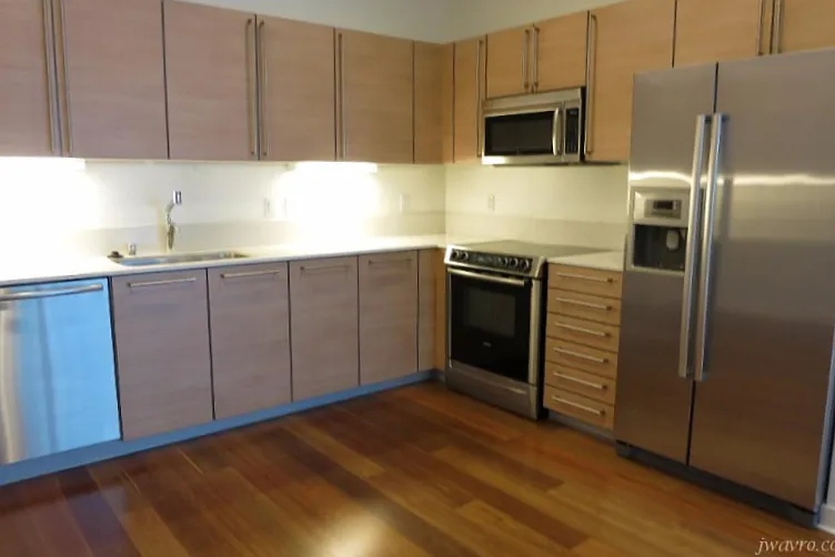 Luxury condo with 400sf private deck, pet ok and parking! — Photo 3