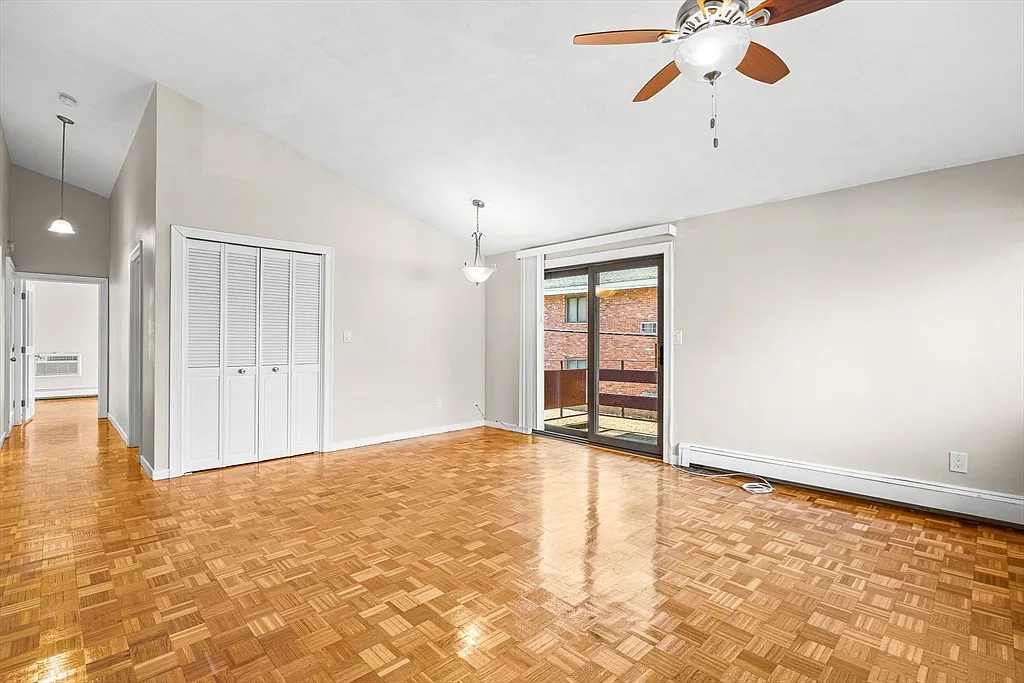 2 bed, 1.0 bath, 800 sqft, $2,500 — Photo 2
