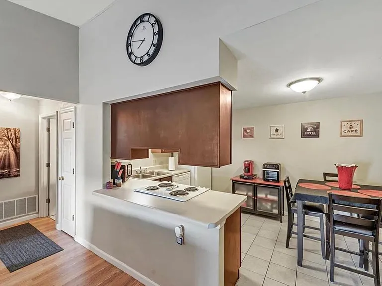 1633 Summergate Pkwy #P — Photo 5