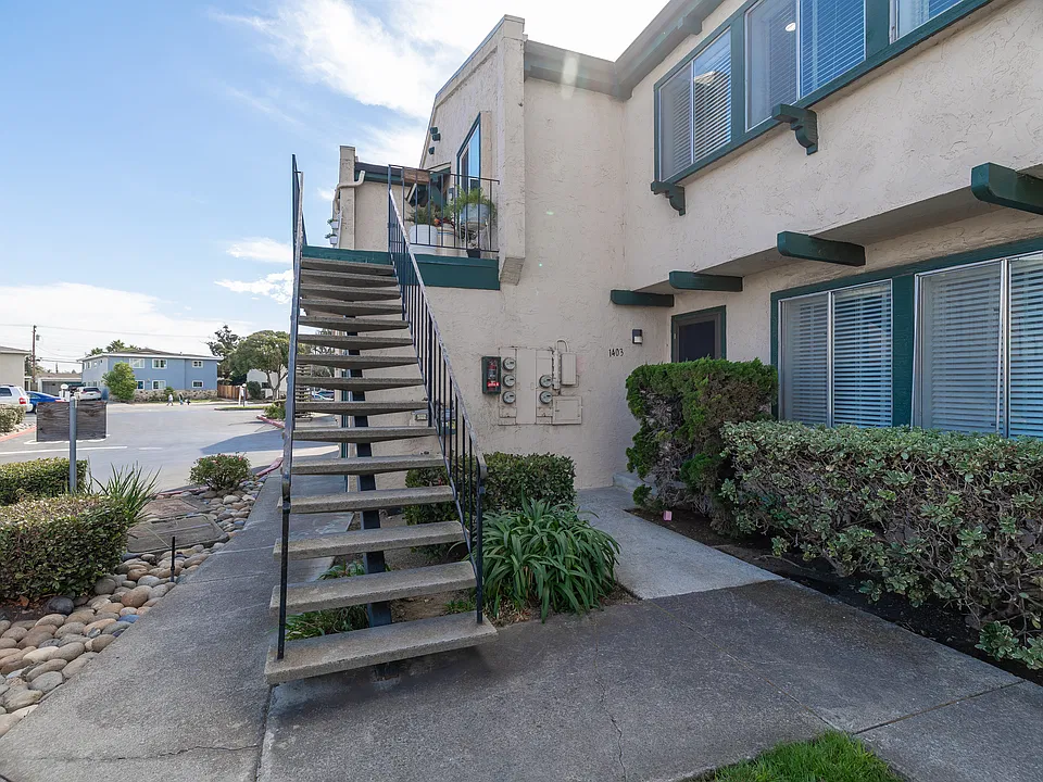 1031 Clyde Ave #1403