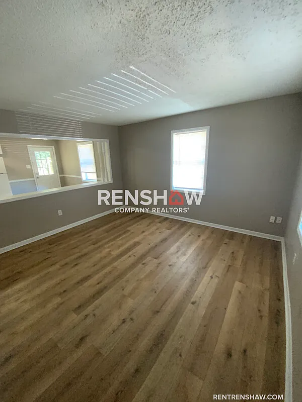 3 bed, 1.0 bath, 1026 sqft, $1,200 — Photo 2