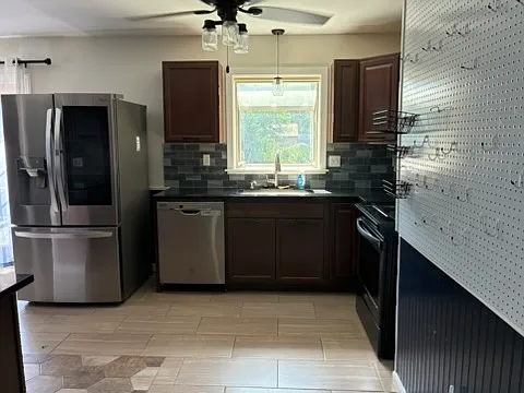 4307 N Lakefront Dr — Photo 2