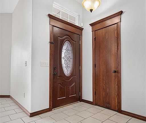 5th image of 324 Shrill St