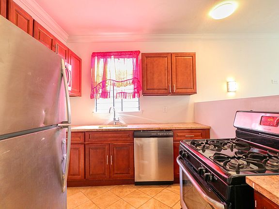 2nd image of 102 Admiral Ct #22