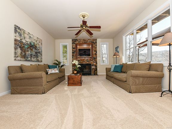 Family Rm w Gas F/P, TV B-In