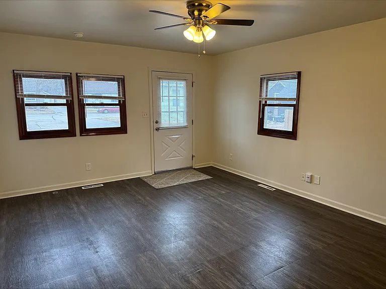 607 Armstrong St #1/2 — Photo 12