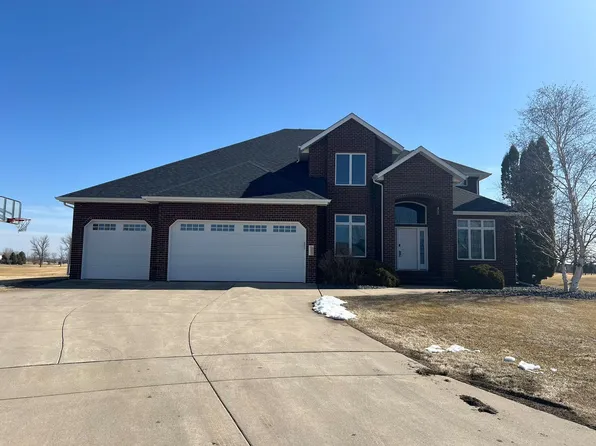 3516 Westmoor Cir, Moorhead, MN 56560