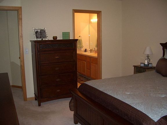 3rd image of 124 Elderberry Dr