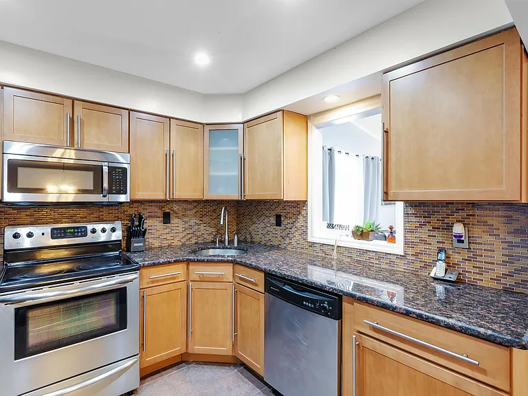 6405 Liberty Ave #5J — Photo 7