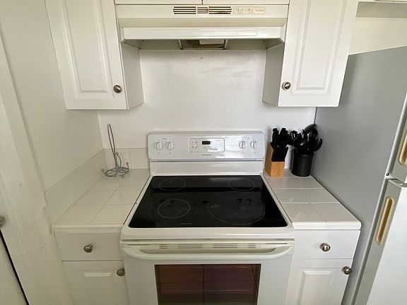 5th image of 2601 N Oleander Ave APT 12
