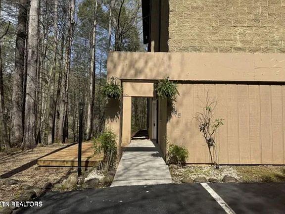 3rd image of 221 Woodland Rd Unit 315