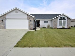 406 Bison Blvd, Kendallville, IN 46755