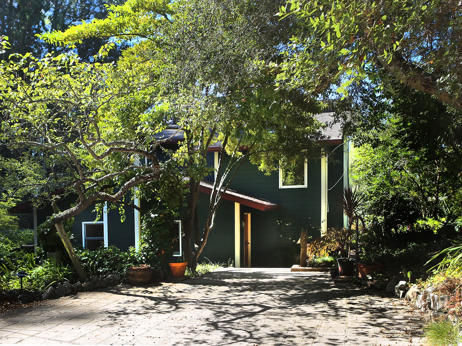 3 bed, 2200 sqft, $6,750 — Photo 1