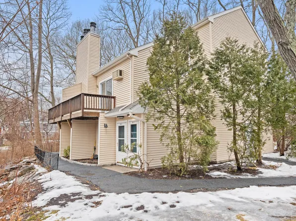 8 Rose Lane APT 20-4, Danbury, CT 06811