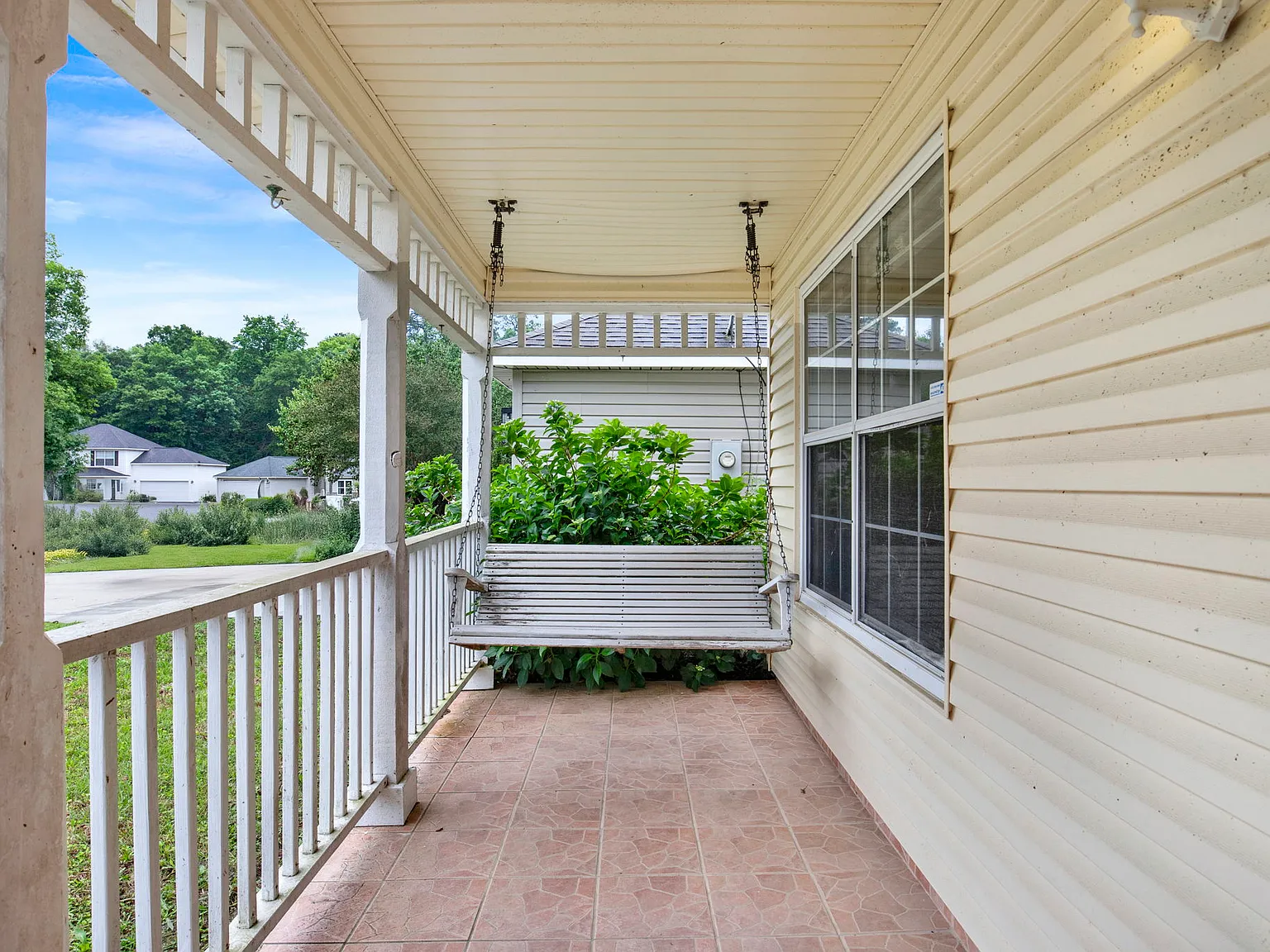 4 bed, 2336 sqft, $2,395 — Photo 2
