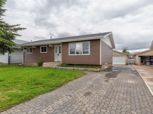 4 SE McLeod St, Wood Buffalo, AB T9H 1Z5