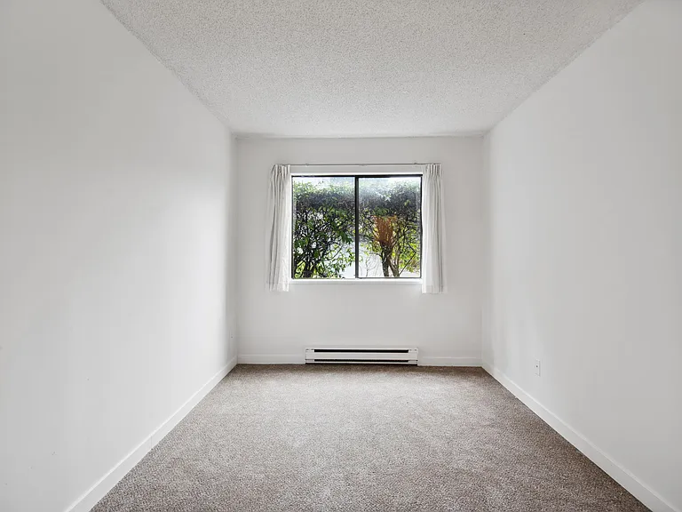 215 10th St #203 — Photo 14