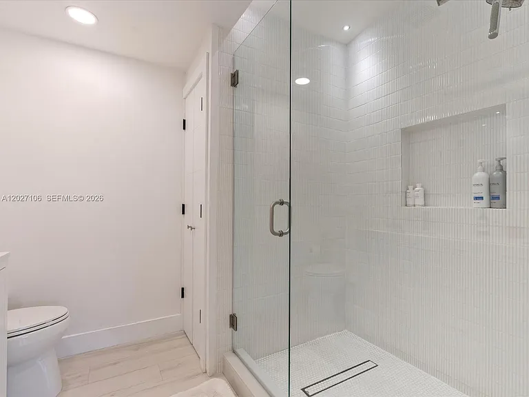 1945 Alamanda Dr — Photo 22
