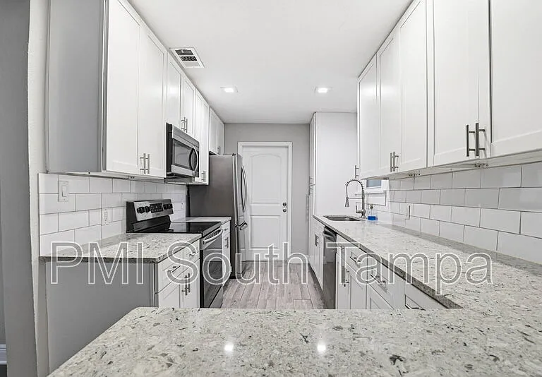 203 W Emma St — Photo 13