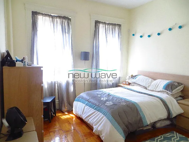 32 Queensberry St #14 — Photo 9