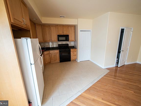 3rd image of 1505 S Beulah St Floor 2
