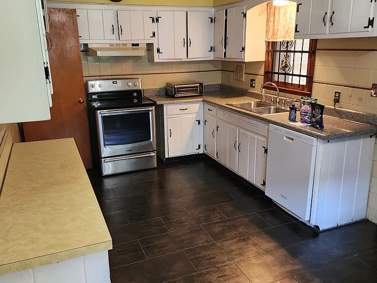 480 Frenchtown Rd — Photo 13