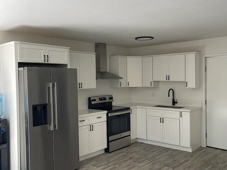 3120 W Surrey Ave — Photo 6