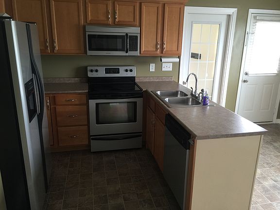 Mod kitchen w/SS appliances