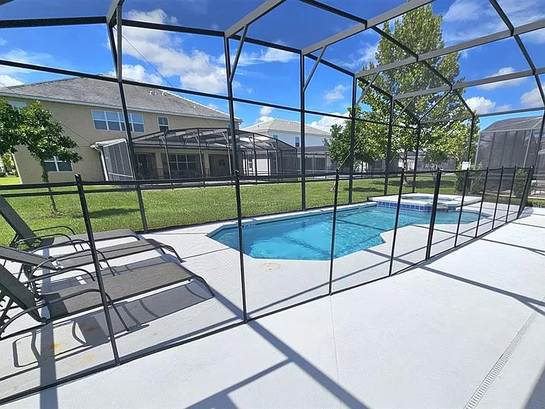 3810 Oakville Ave — Photo 2