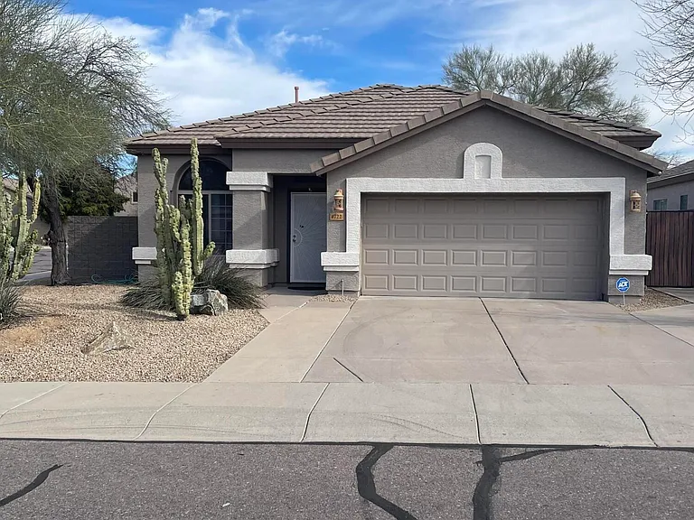 4722 E Chisum Trl — Photo 1