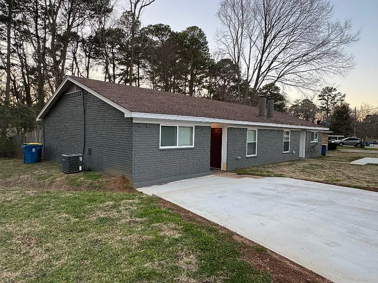 503 Town Oaks Dr — Photo 2