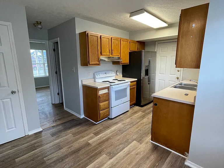 2536 Lake Shore Point — Photo 3