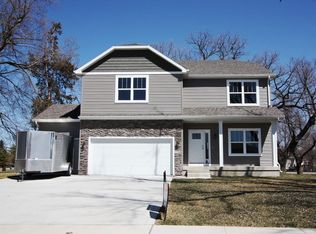 7215 Longboat Dr, Johnston, IA 50131