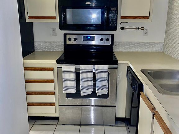 4th image of 9253-9252 SW 138th Pl #9253
