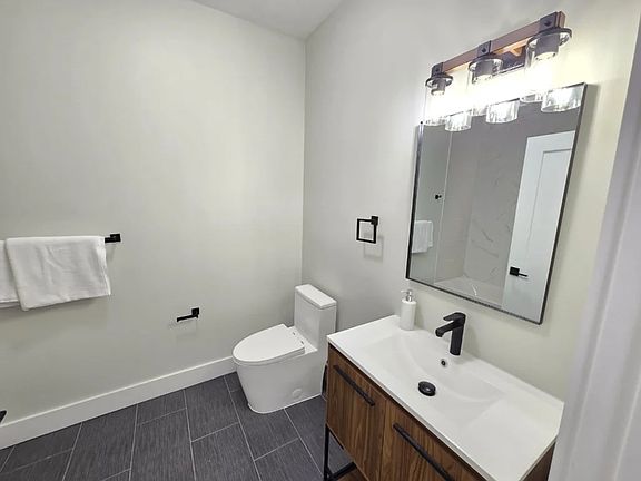 5th image of 130 Ellis Ave #404B