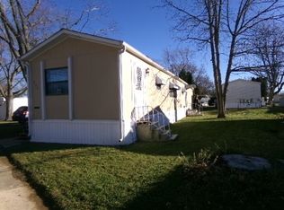 206 Viola Dr, Freeport, IL 61032