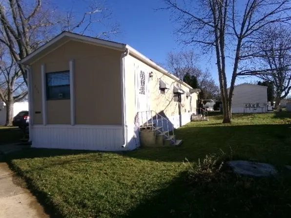 206 Viola Dr, Freeport, IL 61032