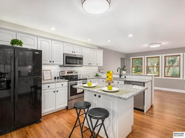 7803 Park View Blvd, La Vista, NE 68128