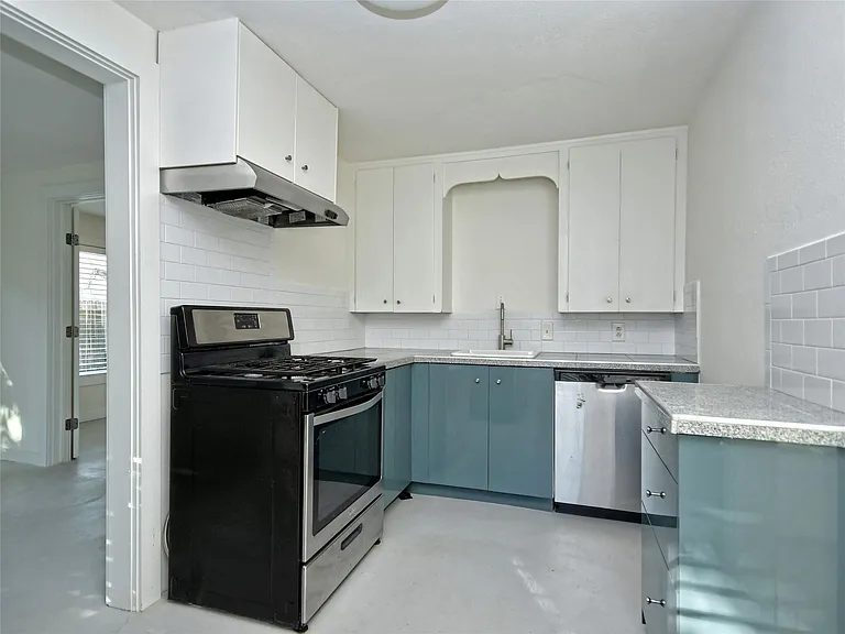 4604 Red River St #B — Photo 9