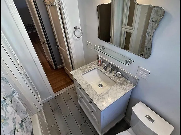 2304 Westchester Dr — Photo 2